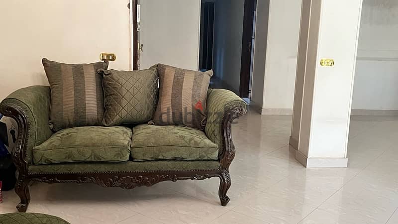 olive living room in excellent condition 5