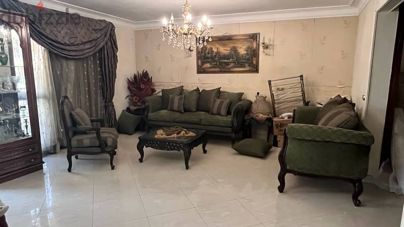 olive living room in excellent condition 7