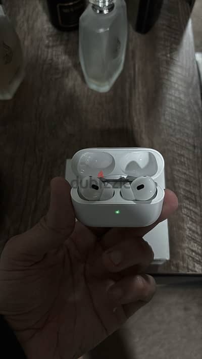 Airpods pro 2 كالجديدة تماما بدون اي خربوش