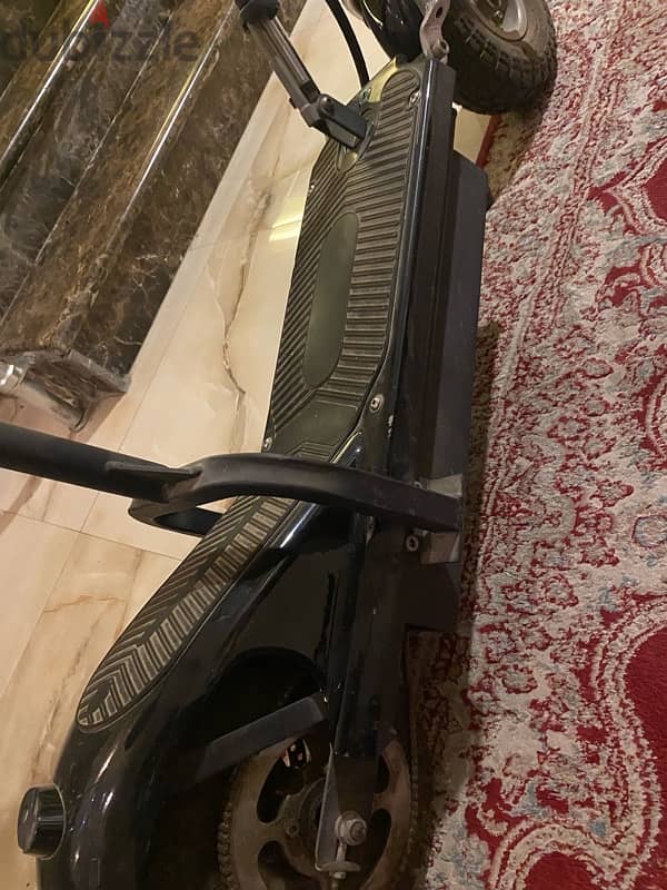 electric scooter with seat  سكوتر كهربائي بمقعد 3