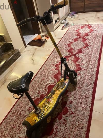 medium size electric scooter with seat سكوتر متوسط الحجم كهربائي بمقعد