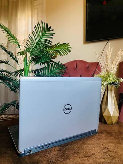 DELL  Core I7