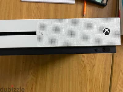 xbox one s 500gbاكس بوكس وان اس معاه الدراع الاوريجنال و عليه العاب