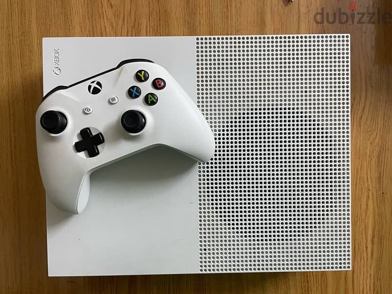 xbox one s 500gbاكس بوكس وان اس معاه الدراع الاوريجنال و عليه العاب 1