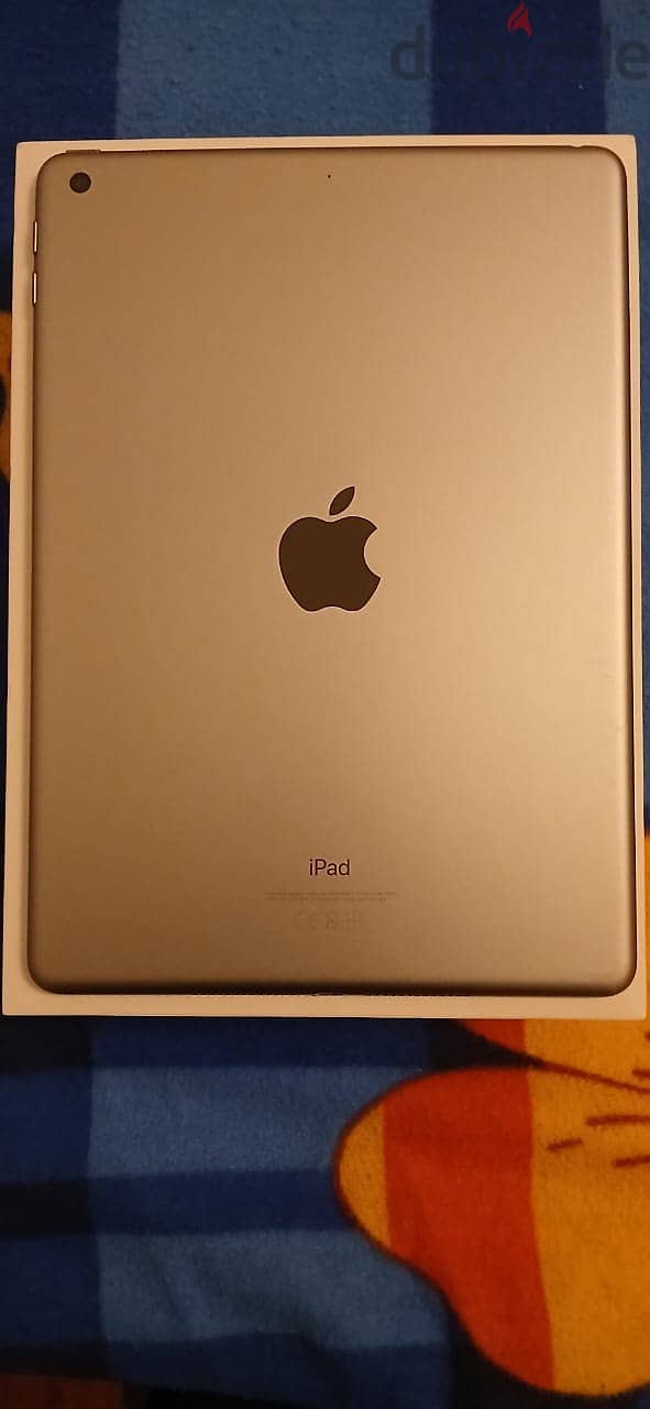 Ipad 6th generation (32G) very good condition with the box 1