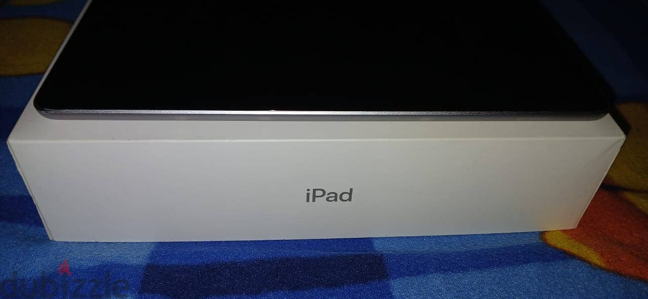 Ipad 6th generation (32G) very good condition with the box 4