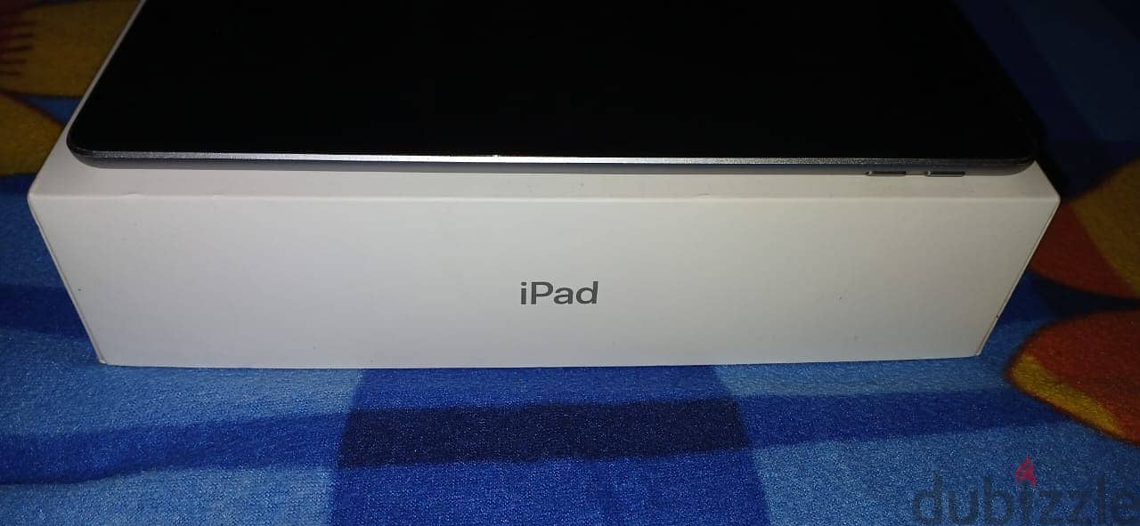 Ipad 6th generation (32G) very good condition with the box 6