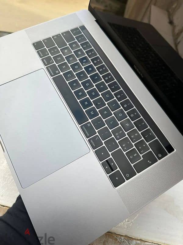 macbook pro 2019 15 inch 1