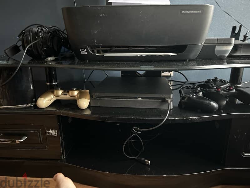 playstation4 with 4 controllers and a headset 0