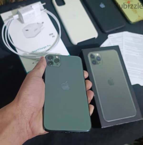 ايفون 11 برو ماكس iPhone 11 pro max بحالة ممتازة معاه العلبة 4