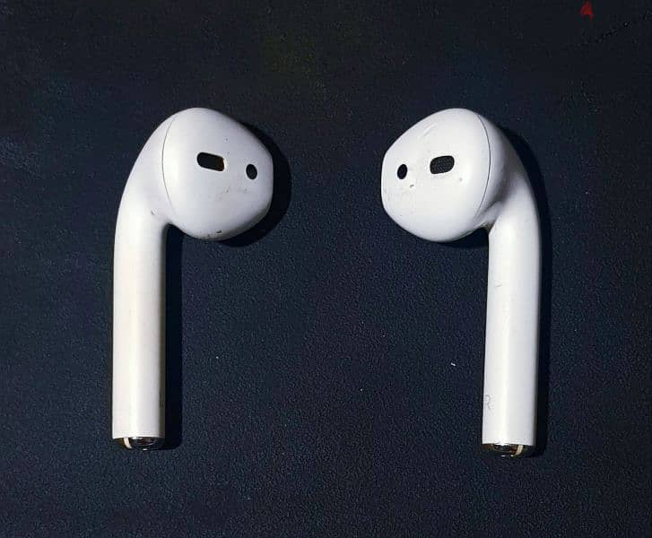 Apple airpods الجيل الاول 2