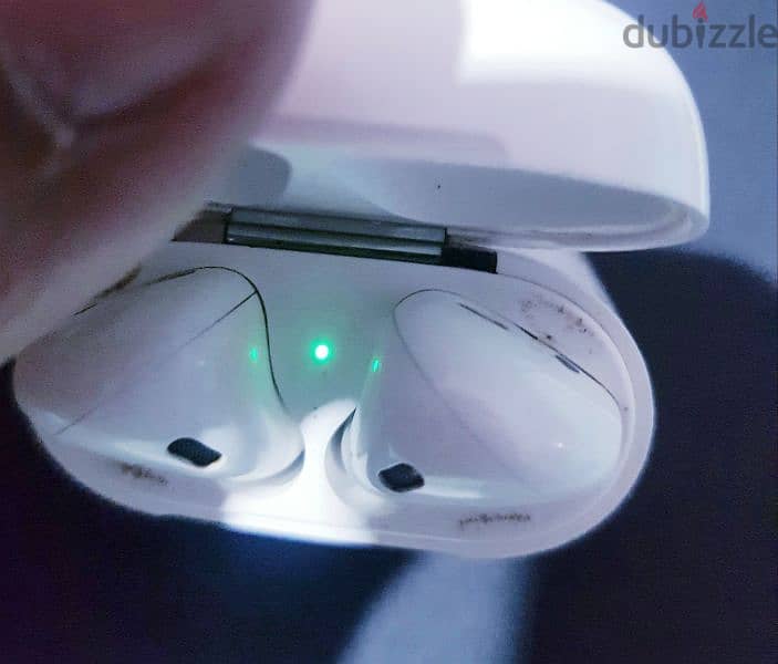 Apple airpods الجيل الاول 5