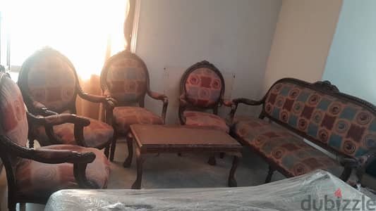 طقم صالون مع ترابيزة Full living room couch and chairs with table