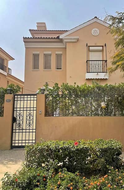 Villa For Sale Ready To Move Fully Finished in Hyde Park New Cairo