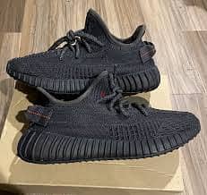 Yeezy ابيض و اسود (42) 2