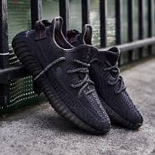 Yeezy ابيض و اسود (42) 3