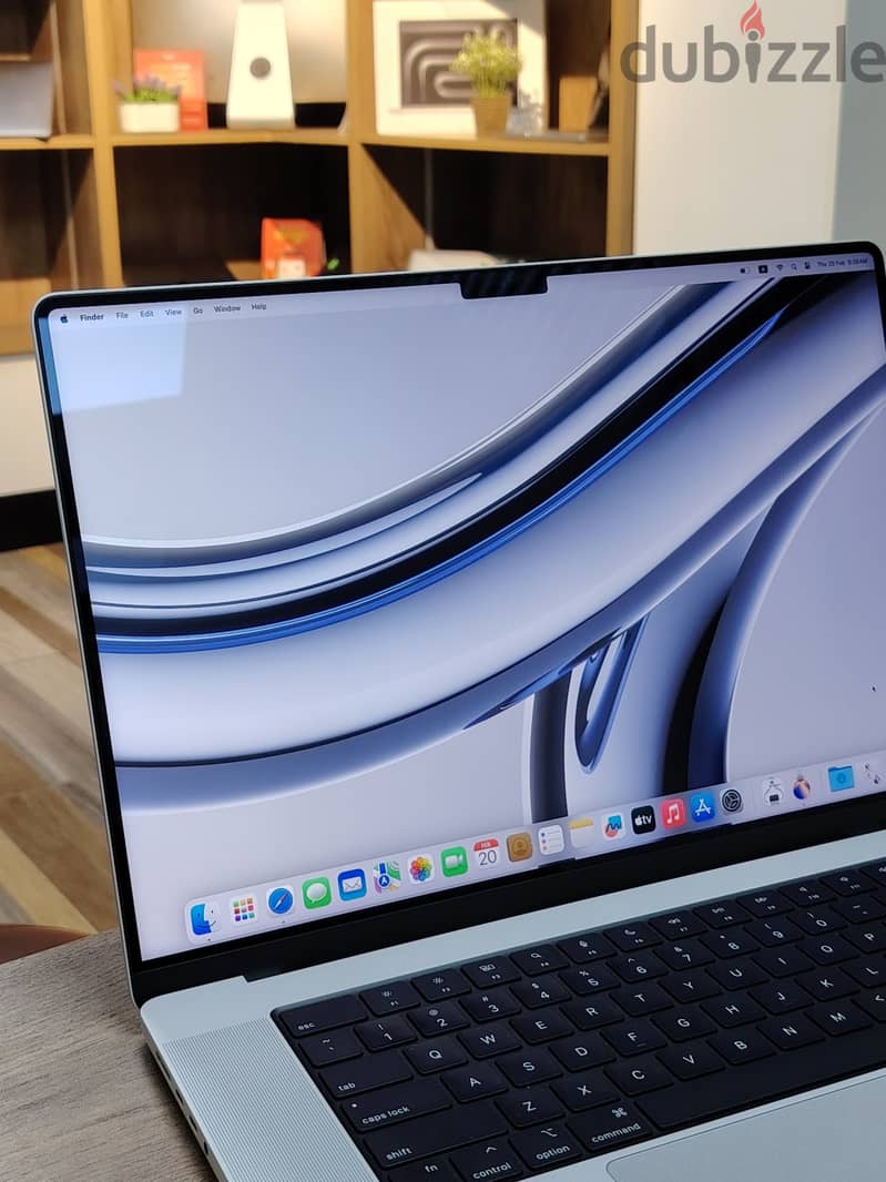 MacBook Pro (16-inch, M3pro) 18\512 - 100% 1