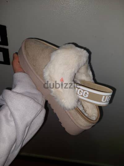 UGGS beige