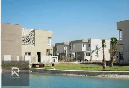 فيلا تاون هاوس للبيع بـ كمبوند بالم هيلز - باديا Badya Palm Hills October - بالتقسيط علي 12 سنة .