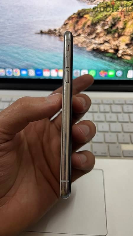 iphone xs 256 gb ( very good condition ) 3