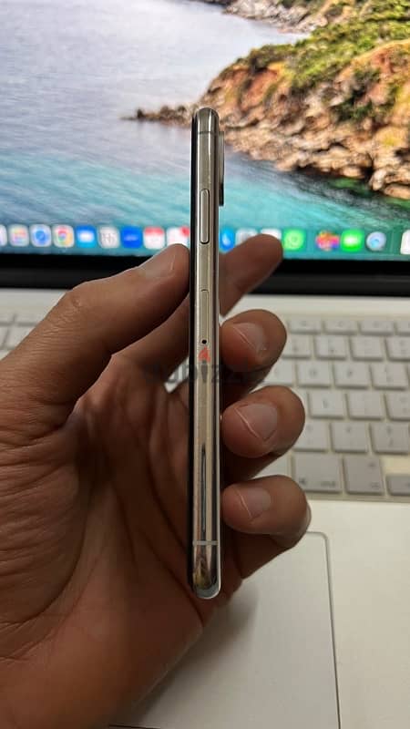 iphone xs 256 gb ( very good condition ) 4