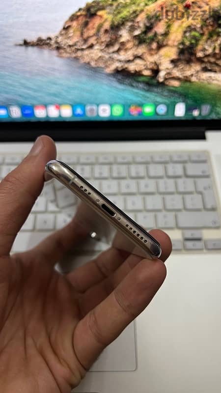 iphone xs 256 gb ( very good condition ) 5