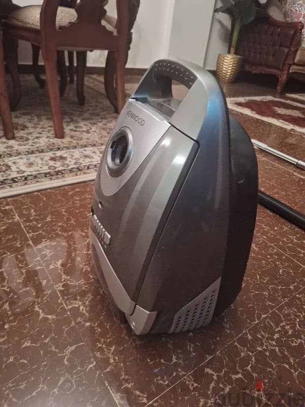 مكنسة كهربا 2200W 1