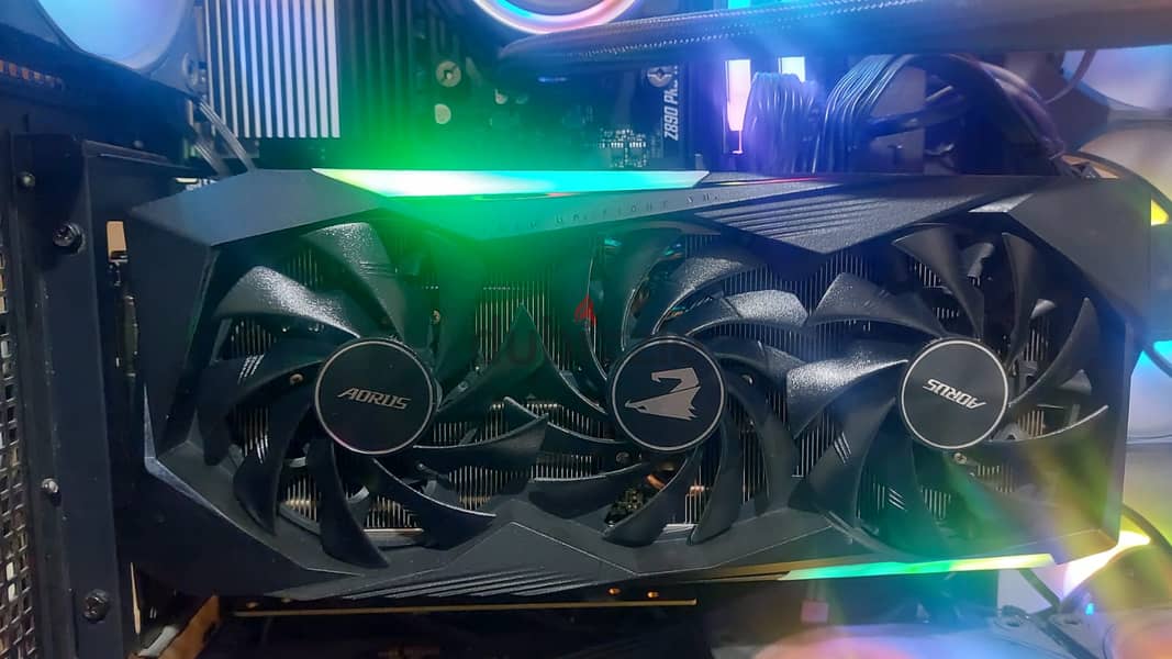 كارت فيجا اعلى موديل AORUS MASTER RTX 3070 بحالة ممتازة - ب شاشة LCD 2