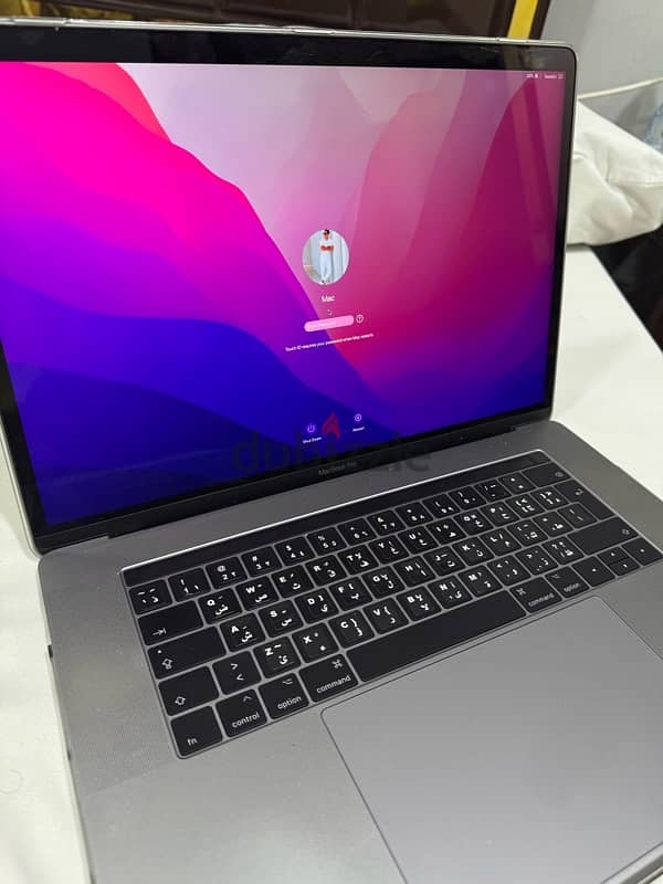 Apple Macbook pro 2016 core i7 1