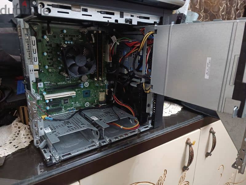 Dell Precision 3630 Gaming PC 2