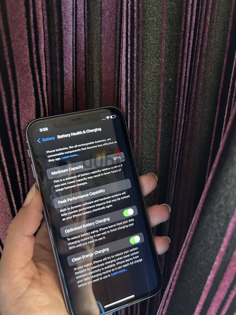 ايفون ١١  ١٢٨  بطاريه ٨٠٪؜  مش مغير حاجه  اخر تحديث  معاه العلبه و صله 6