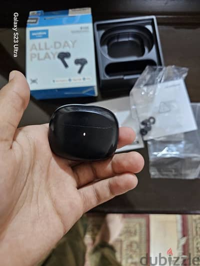 علبه anker r100