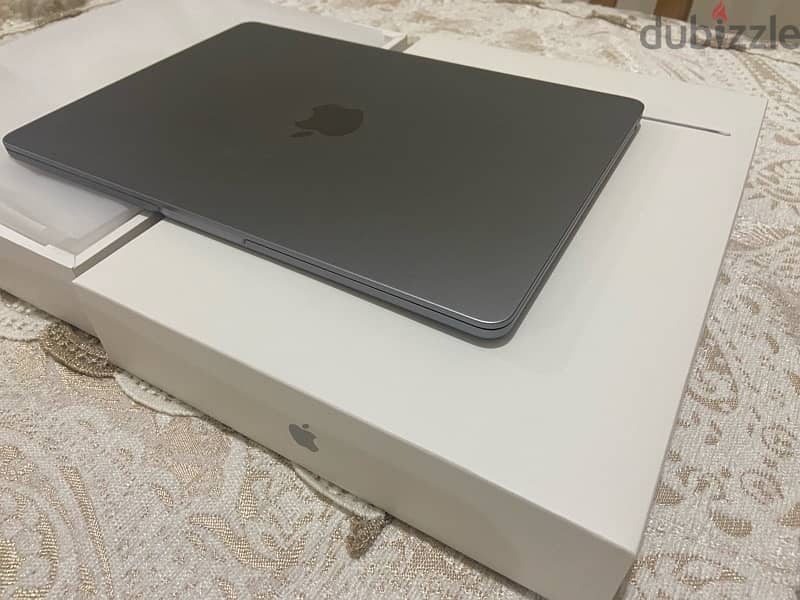 Macbook Air M2 زيرو تماما بدون ولا خدش بكل حاجته عربي اجليزي 1