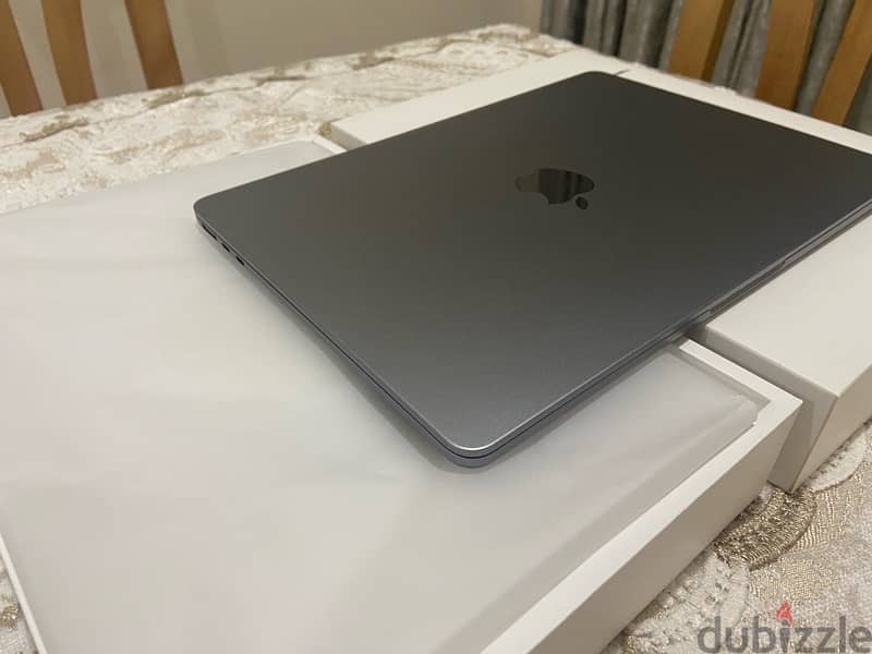 Macbook Air M2 زيرو تماما بدون ولا خدش بكل حاجته عربي اجليزي 2