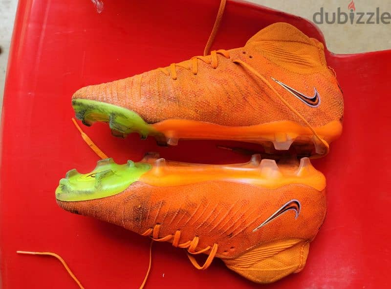 football shoes  كوتشي كوره فانتوم جي اكس لونه يعتبر جدي. 7