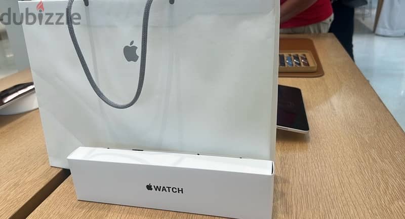 Apple watch SE 44mm (GPS) (2nd generation) 0