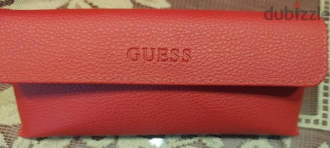 نظاره Guess وارد انجلترا