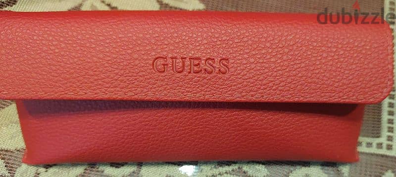 نظاره Guess وارد انجلترا 0