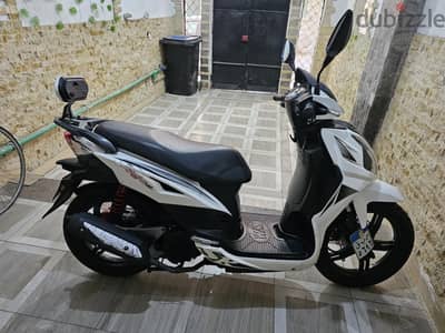 sym sr 200 cc 2022 ف حالة الجديد 6 الاف كم