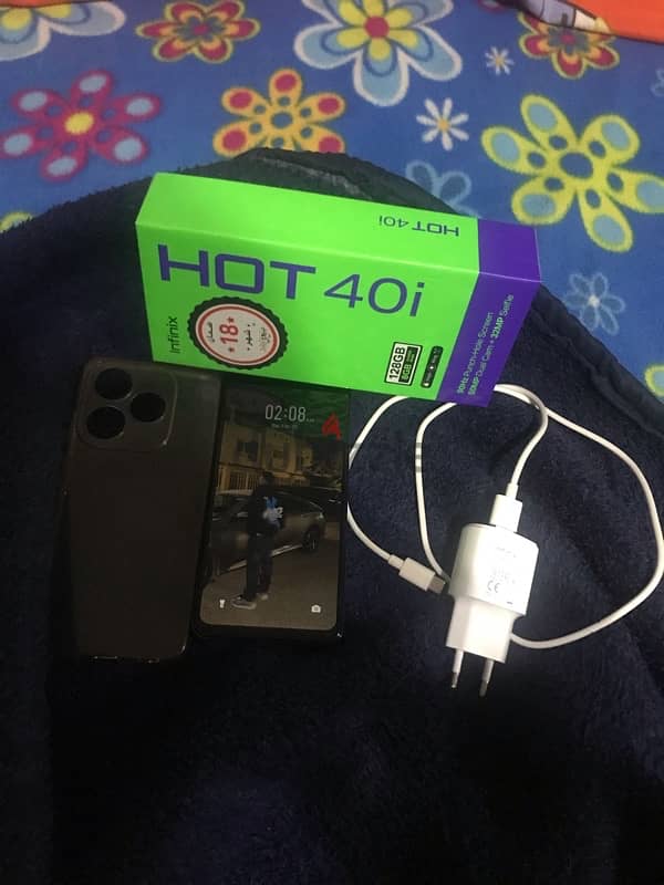 Infinix hot 40 I zero with the box and charger  انفينكس هون ٤٠ زيرو 3