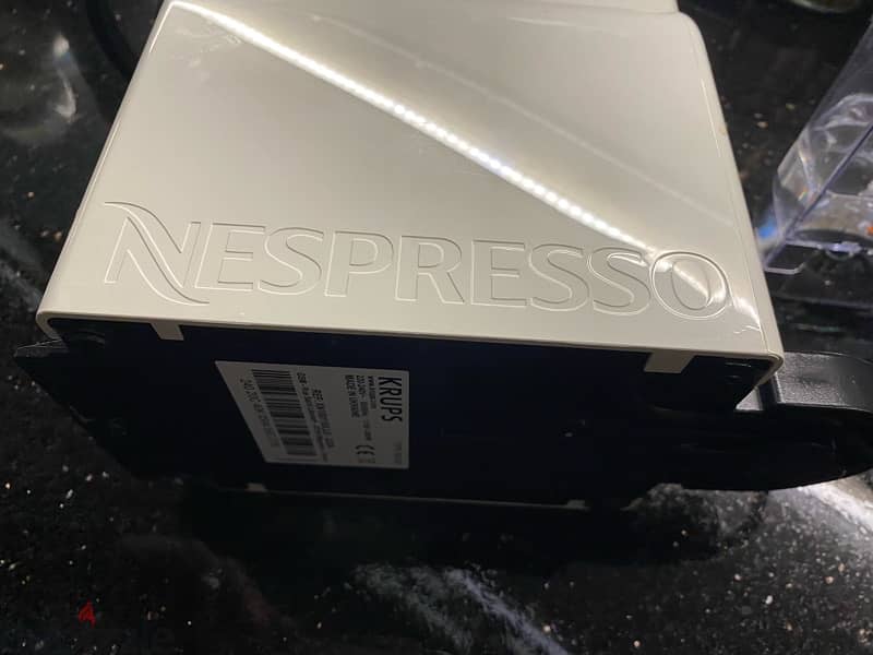 Coffee Machine Nesspresso Inissia  ماكينة نسبرسو (ابيض) استعمال شهر 11