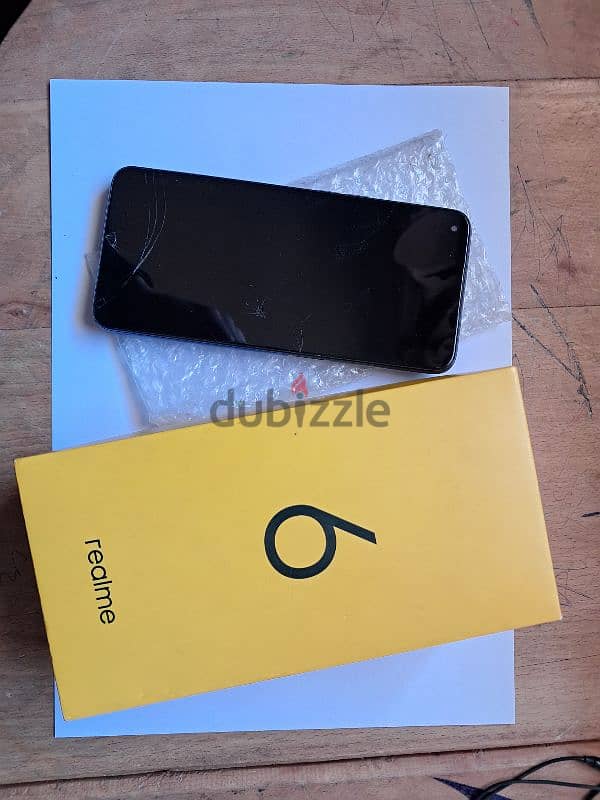 Realme 6 (محتاج معالج) 2