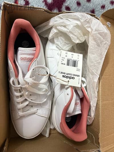 Adidas Women grand court Size 38