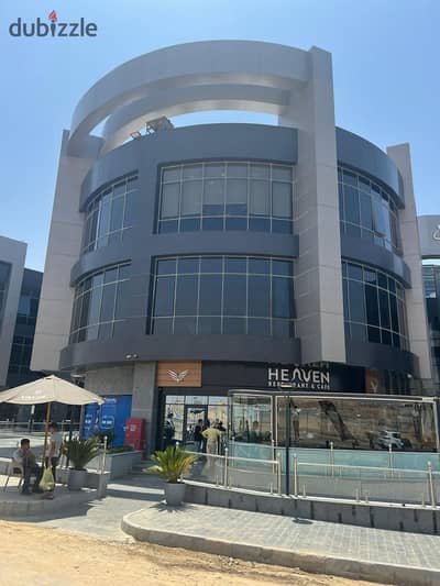 Restaurant and café 113 meters for sale, immediate delivery in the largest commercial mall in the Fifth Settlement, in front of La Vista Compound and