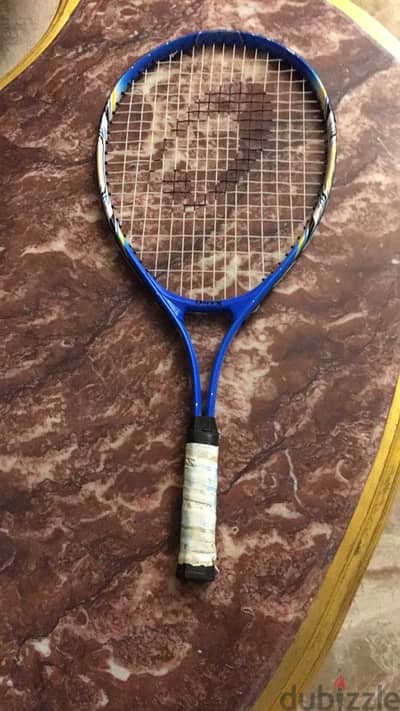 Onyx tennis racket .