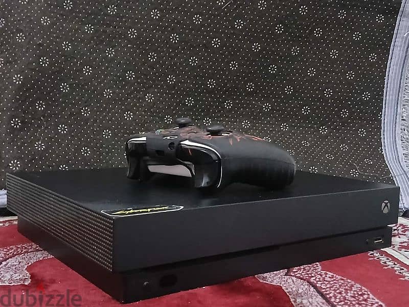 Xbox one X in perfect condition 1TB 1