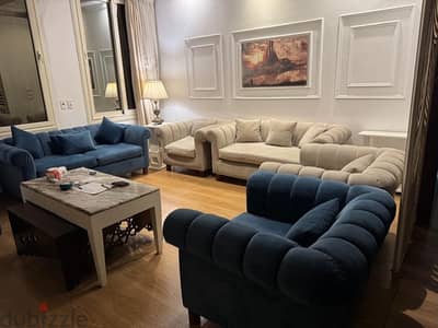 غرفة معيشة بحالة ممتازة  living room