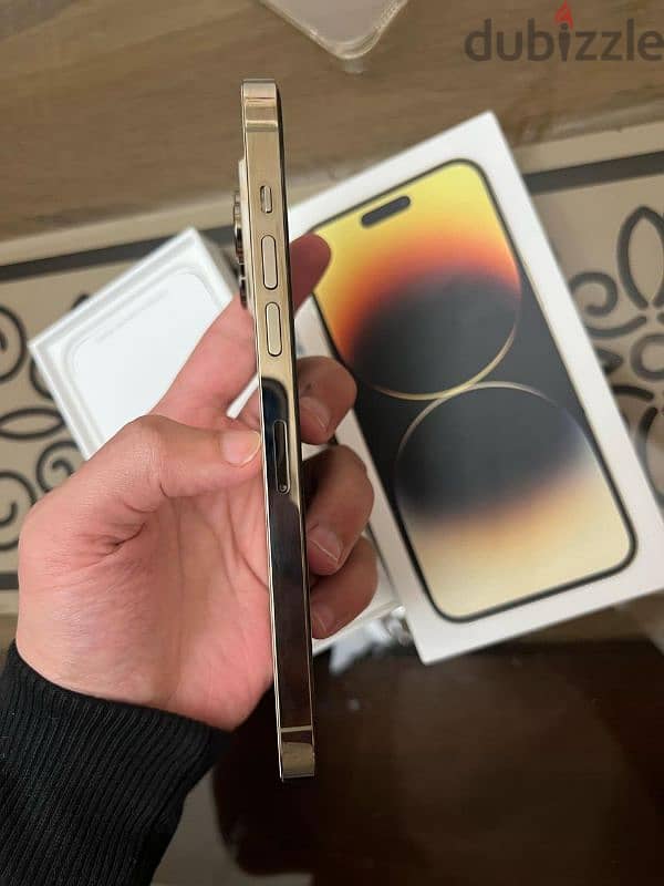 Apple iPhone 14 Pro Max بحالة ممتازة 3