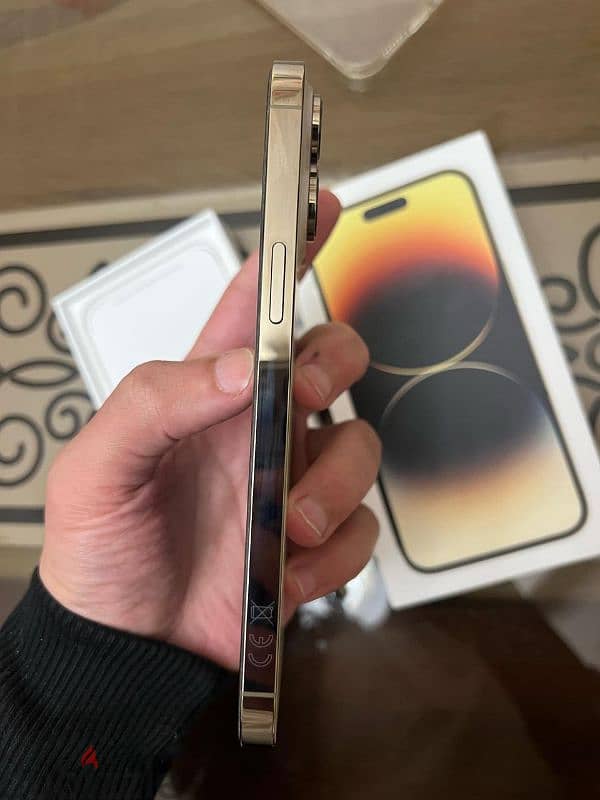 Apple iPhone 14 Pro Max بحالة ممتازة 4