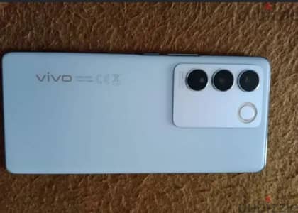 vivo v27 5g بحالة ممتازة جدا